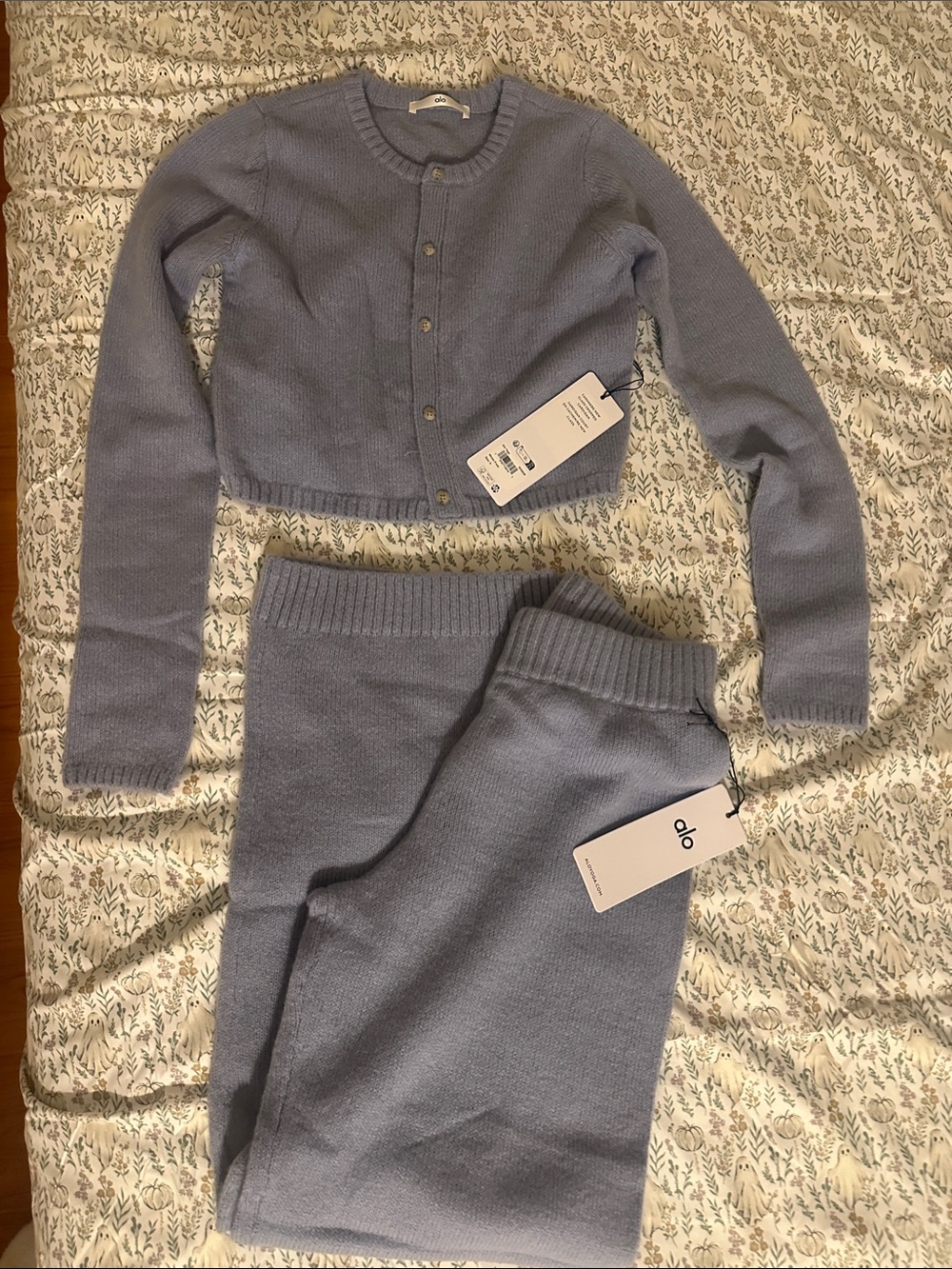 ALO Yoga Winter Frost Cashmere Set